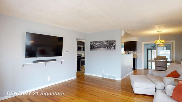 2201 N Berkshire Drive, Saginaw, MI 48603