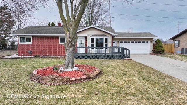 2201 N Berkshire Drive, Saginaw, MI 48603