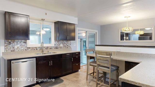 2201 N Berkshire Drive, Saginaw, MI 48603