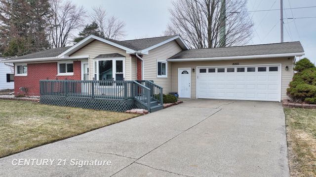 2201 N Berkshire Drive, Saginaw, MI 48603