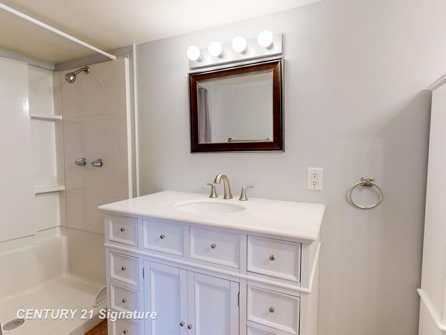 2201 N Berkshire Drive, Saginaw, MI 48603