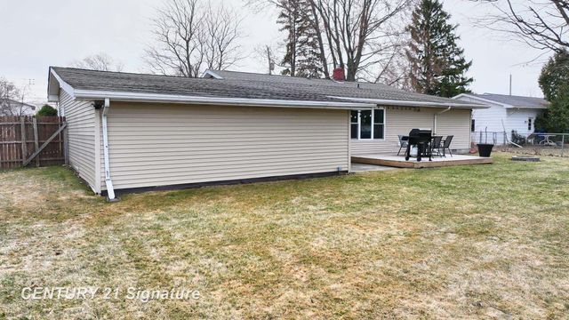 2201 N Berkshire Drive, Saginaw, MI 48603