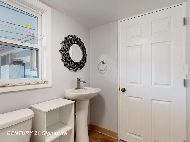 2201 N Berkshire Drive, Saginaw, MI 48603