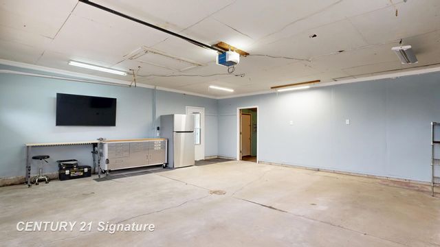 2201 N Berkshire Drive, Saginaw, MI 48603