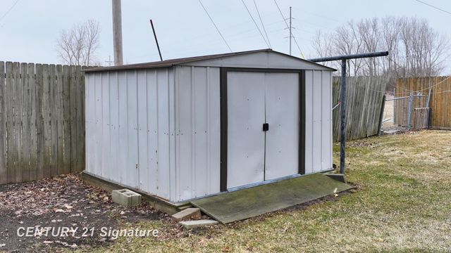 2201 N Berkshire Drive, Saginaw, MI 48603