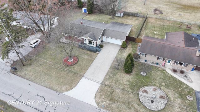 2201 N Berkshire Drive, Saginaw, MI 48603
