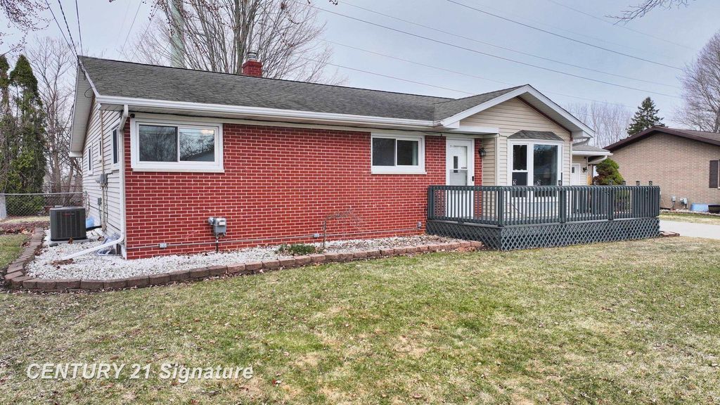 2201 N Berkshire Drive, Saginaw, MI 48603