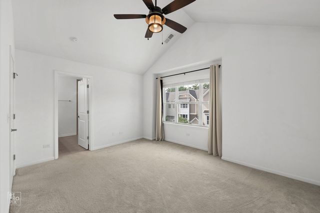 821 W Chase Lane, Palatine, IL 60067