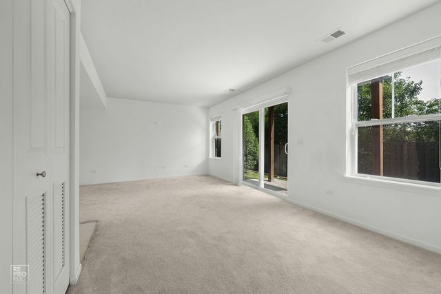 821 W Chase Lane, Palatine, IL 60067