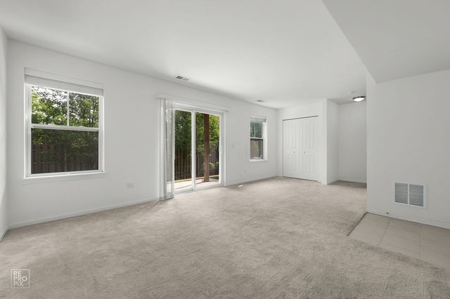 821 W Chase Lane, Palatine, IL 60067