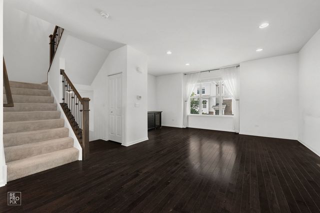 821 W Chase Lane, Palatine, IL 60067