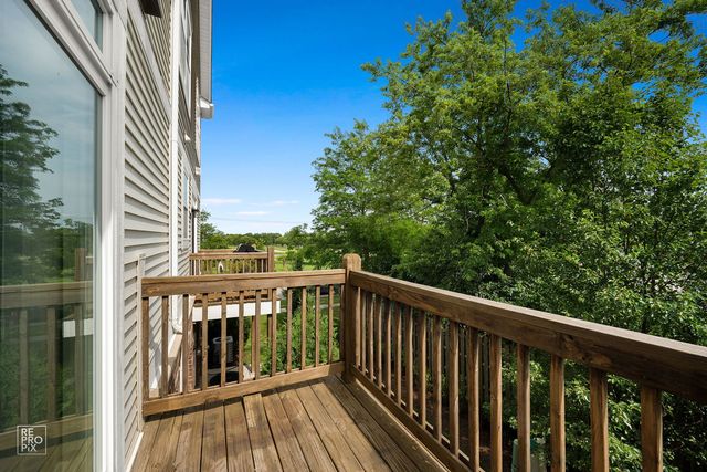 821 W Chase Lane, Palatine, IL 60067