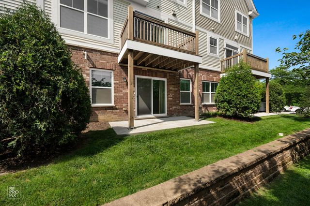 821 W Chase Lane, Palatine, IL 60067