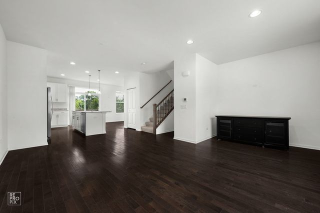 821 W Chase Lane, Palatine, IL 60067