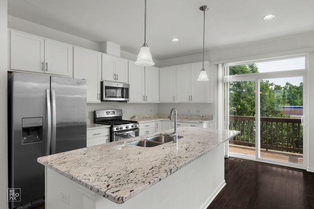 821 W Chase Lane, Palatine, IL 60067