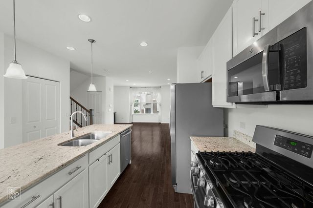 821 W Chase Lane, Palatine, IL 60067