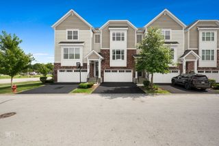 821 W Chase Lane, Palatine, IL 60067