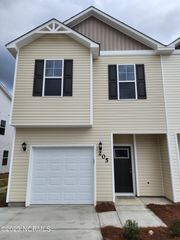 205 Shallowbag Bay Lane, Jacksonville, NC 28546
