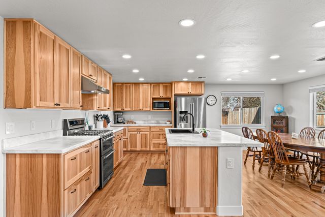 6030 Rock Way, Central Point, OR 97502