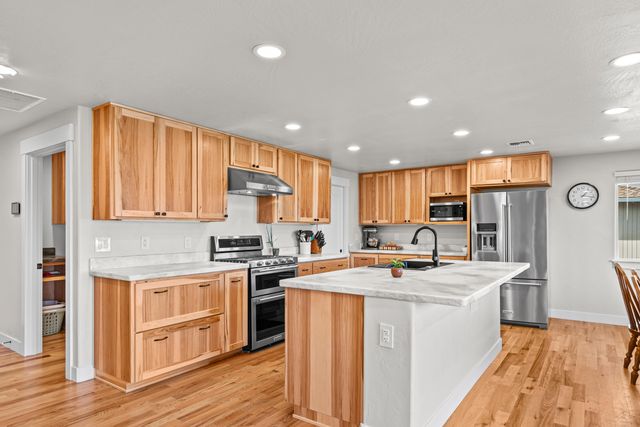 6030 Rock Way, Central Point, OR 97502