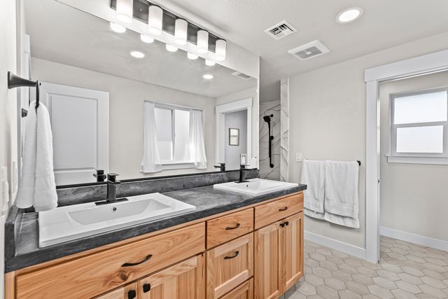 6030 Rock Way, Central Point, OR 97502