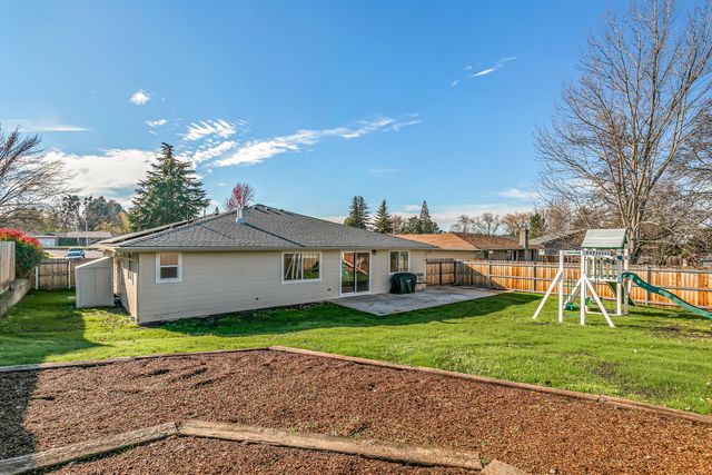 6030 Rock Way, Central Point, OR 97502