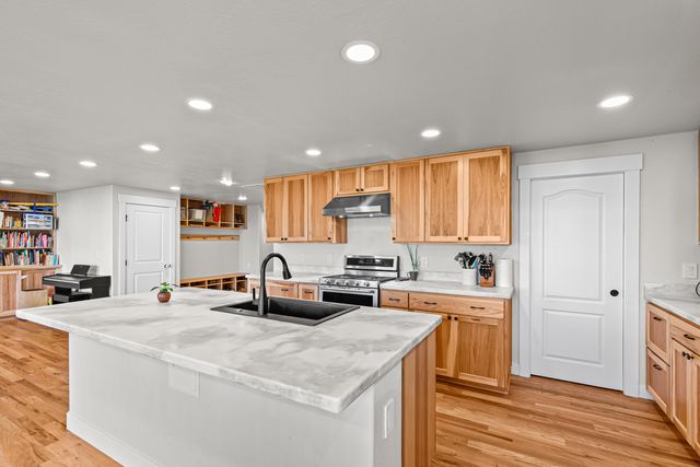 6030 Rock Way, Central Point, OR 97502