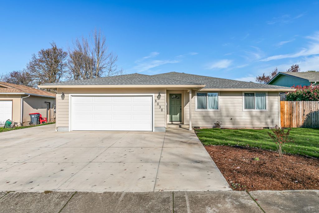 6030 Rock Way, Central Point, OR 97502