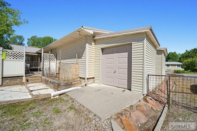 666 E 65th N, Idaho Falls, ID 83401