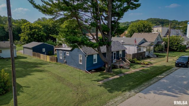 2422 1ST Street, Coal Valley, IL 61240