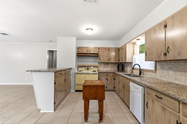 8330 Elm, Montgomery, TX 77316