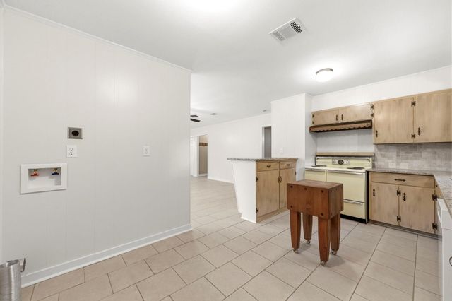 8330 Elm, Montgomery, TX 77316