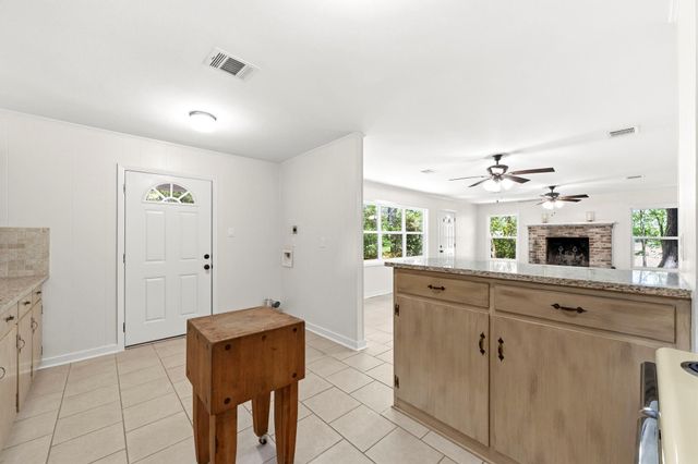 8330 Elm, Montgomery, TX 77316