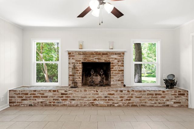 8330 Elm, Montgomery, TX 77316