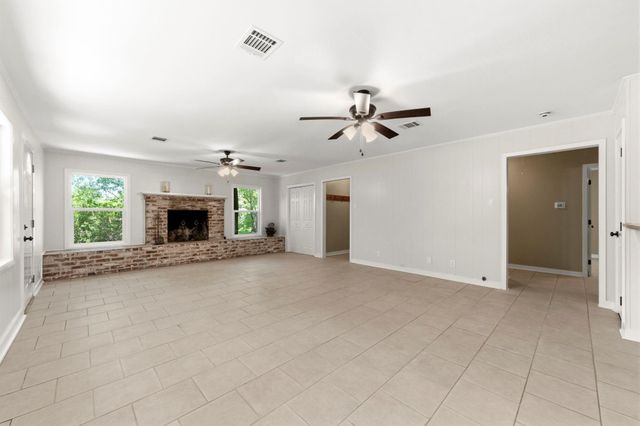 8330 Elm, Montgomery, TX 77316