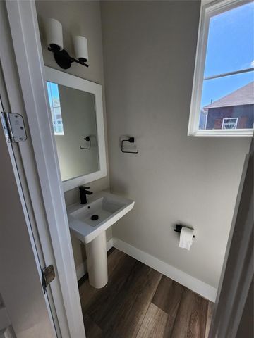 7710 Kivu Ln, Houston, TX 77055