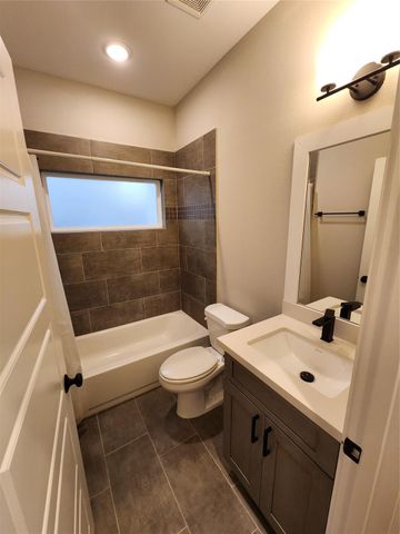 7710 Kivu Ln, Houston, TX 77055