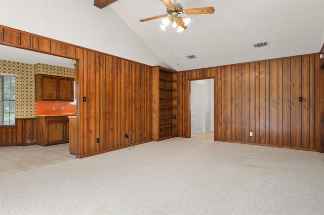 121 Maple Street, Lake Jackson, TX 77566