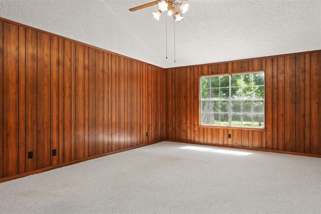 121 Maple Street, Lake Jackson, TX 77566