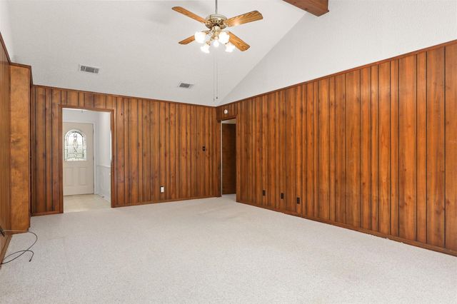 121 Maple Street, Lake Jackson, TX 77566