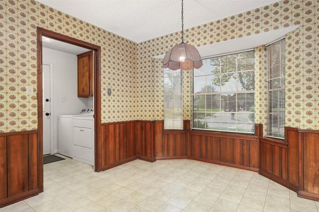 121 Maple Street, Lake Jackson, TX 77566