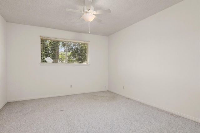 121 Maple Street, Lake Jackson, TX 77566