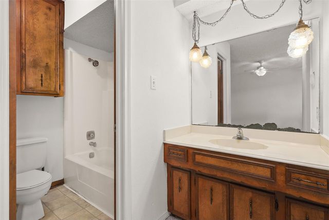 121 Maple Street, Lake Jackson, TX 77566