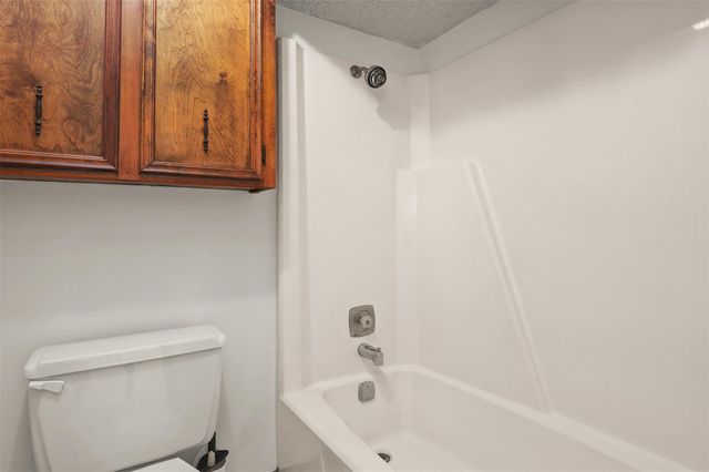 121 Maple Street, Lake Jackson, TX 77566