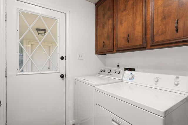 121 Maple Street, Lake Jackson, TX 77566