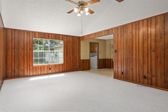 121 Maple Street, Lake Jackson, TX 77566