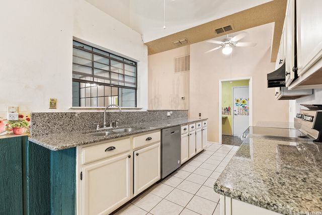 3801 HUNTERS GLN, Schertz, TX 78108