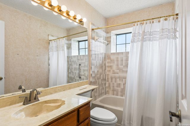 3801 HUNTERS GLN, Schertz, TX 78108