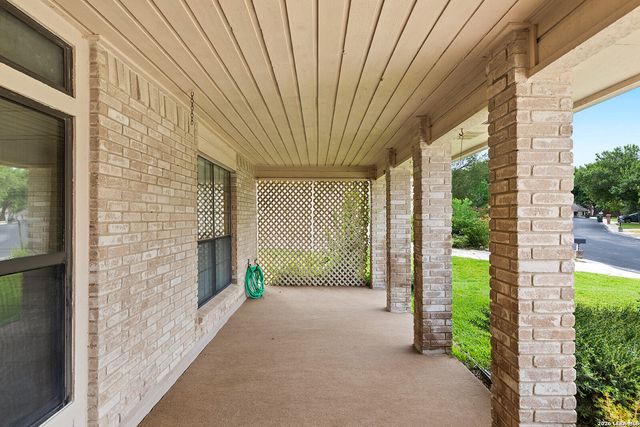 3801 HUNTERS GLN, Schertz, TX 78108