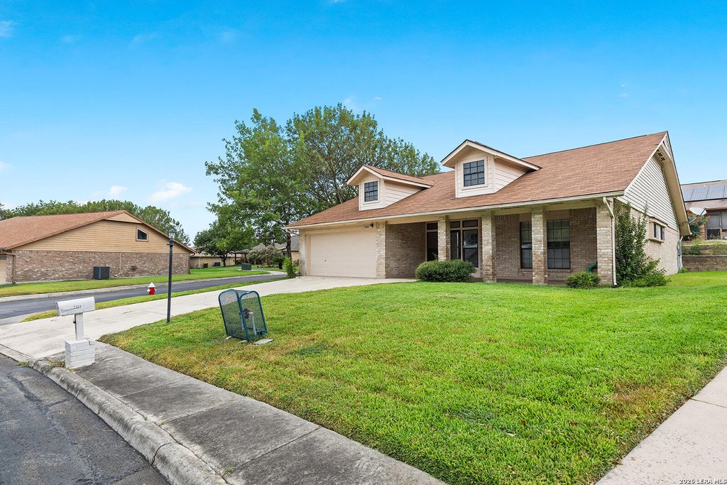 3801 HUNTERS GLN, Schertz, TX 78108